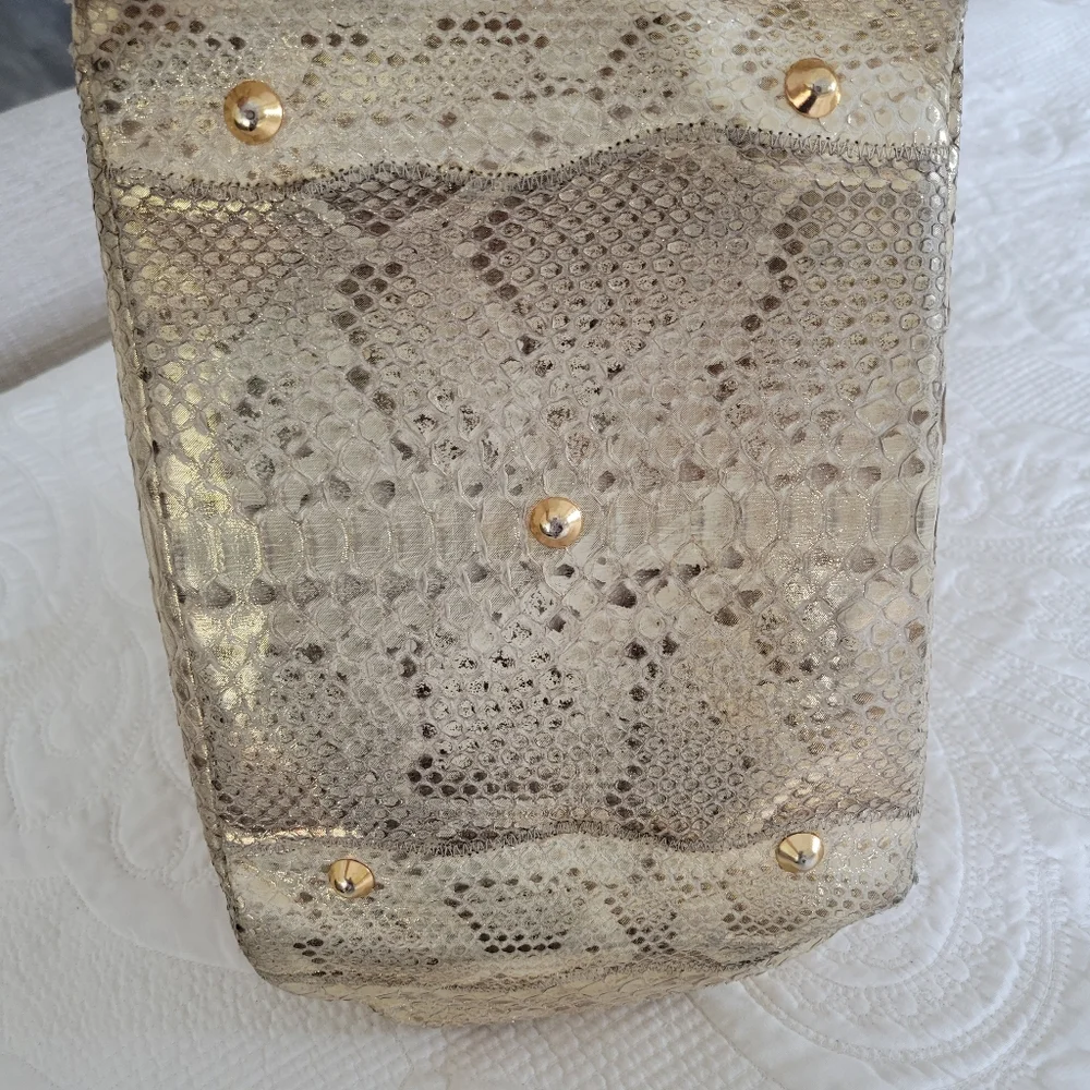 CARLOS FALCHI Vintage Genuine Leather Handbag. - Picture 13 of 13